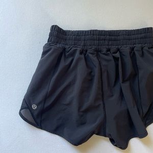 Lululemon Hottt Hot 2.5” shorts